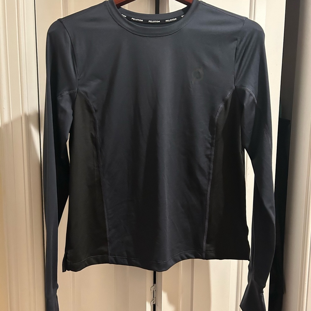 NWOT Peloton Sleeve. Size M
